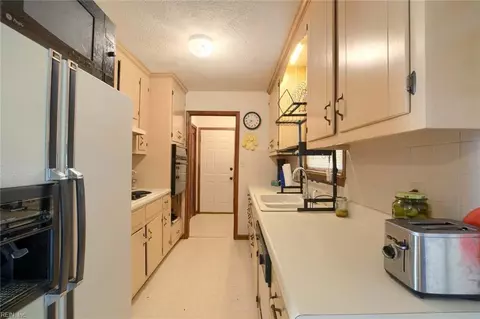 Kitchen - 5111 Duchess Ln, Gloucester, VA 23061 photo 3 of 3