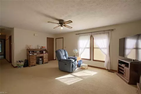 Living - 5111 Duchess Ln, Gloucester, VA 23061 photo 1 of 2