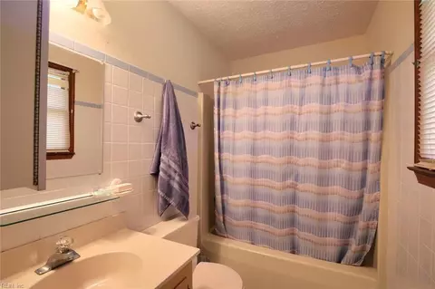 Bath - 5111 Duchess Ln, Gloucester, VA 23061 photo 2 of 2