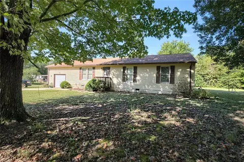 Exterior - 5111 Duchess Ln, Gloucester, VA 23061 photo 5 of 5