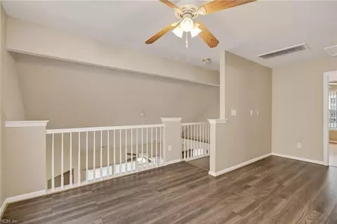 Entry Way - 4109 River Breeze Cir, Chesapeake, VA 23321 photo 3 of 4
