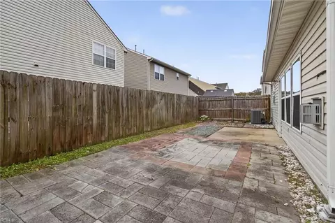 Exterior - 4109 River Breeze Cir, Chesapeake, VA 23321 photo 4 of 5