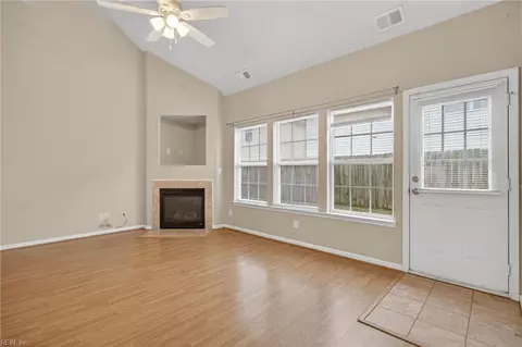 Living - 4109 River Breeze Cir, Chesapeake, VA 23321 photo 2 of 3