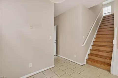 Entry Way - 4109 River Breeze Cir, Chesapeake, VA 23321 photo 2 of 4