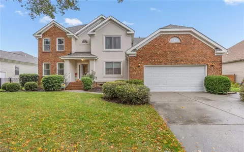 948 Sandoval Dr, Virginia Beach, VA 23454