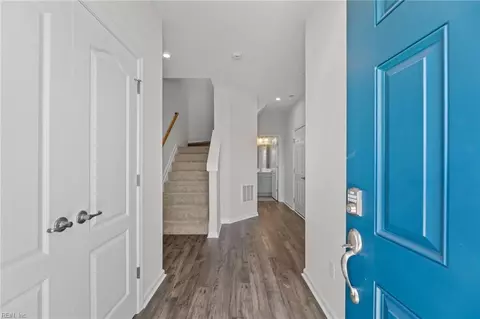 Entry Way - 102 Freeman Dr, Hampton, VA 23666 photo 5 of 5