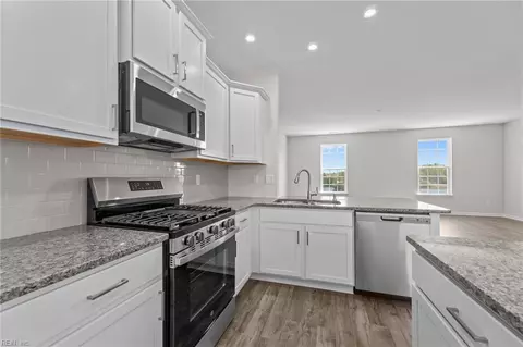 102 Freeman Dr, Hampton, VA 23666