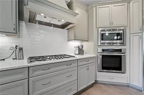 Kitchen - 306 Scone Castle Loop, Chesapeake, VA 23322 photo 2 of 5