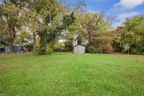 Exterior - 377 Dewey Ave, Hampton, VA 23661 photo 2 of 3