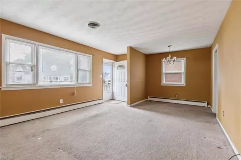 Living - 377 Dewey Ave, Hampton, VA 23661 photo 2 of 3