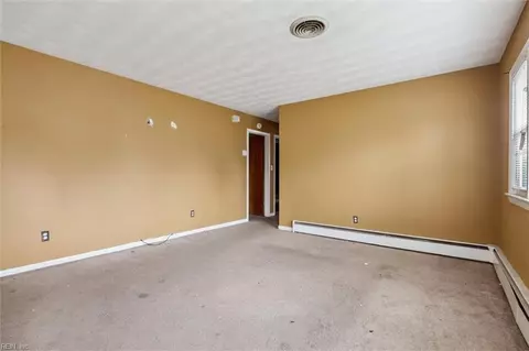 Living - 377 Dewey Ave, Hampton, VA 23661 photo 1 of 3