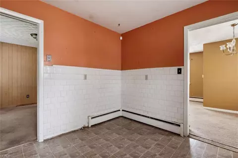 Entry Way - 377 Dewey Ave, Hampton, VA 23661 photo 1 of 2