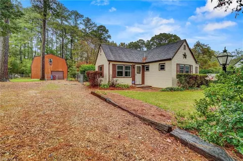 2060 Maywood St, Chesapeake, VA 23323
