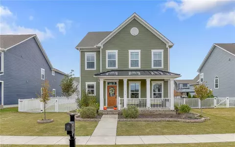 1036 Olmstead St, Chesapeake, VA 23323