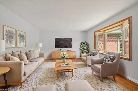 137 S Parliament Dr, Virginia Beach, VA 23462