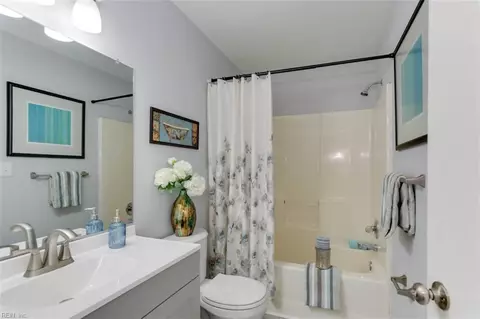 Bath - 6 Silk Tree Pl, Hampton, VA 23666 photo 3 of 3