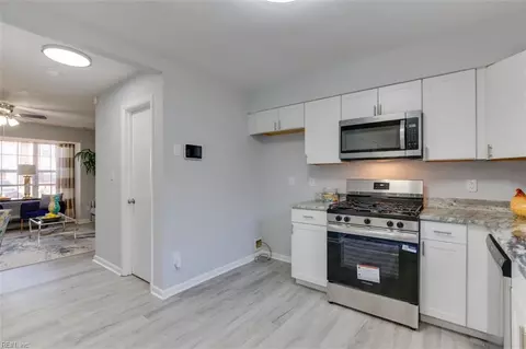Kitchen - 6 Silk Tree Pl, Hampton, VA 23666 photo 2 of 3