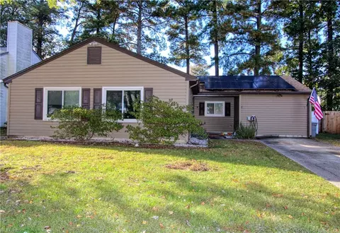 8 Sanlun Lakes Dr, Hampton, VA 23666