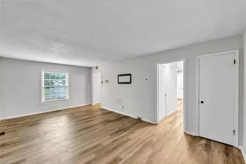 Living - 224 Dexter St E, Chesapeake, VA 23324 photo 3 of 4