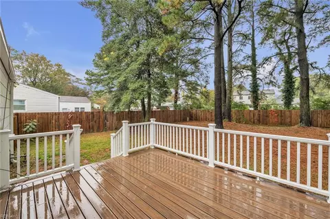 Exterior - 224 Dexter St E, Chesapeake, VA 23324 photo 9 of 12