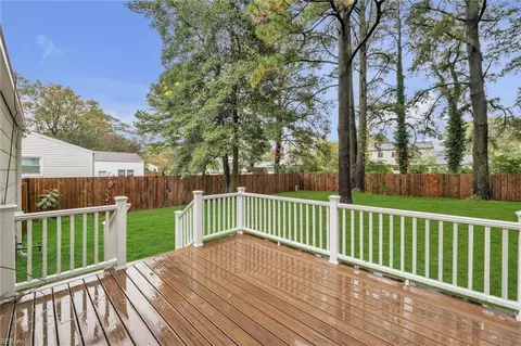 Exterior - 224 Dexter St E, Chesapeake, VA 23324 photo 8 of 12