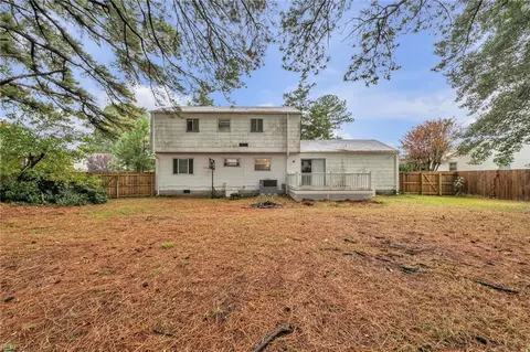 Exterior - 224 Dexter St E, Chesapeake, VA 23324 photo 10 of 12