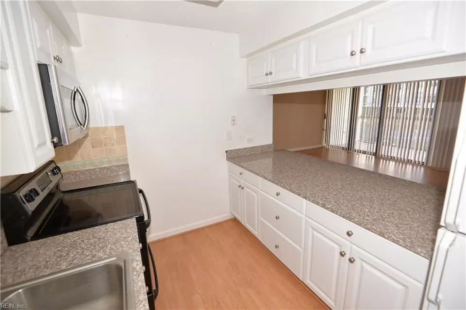 Kitchen - 3288 Page Avenue Ave #101, Virginia Beach, VA 23451 photo 3 of 5
