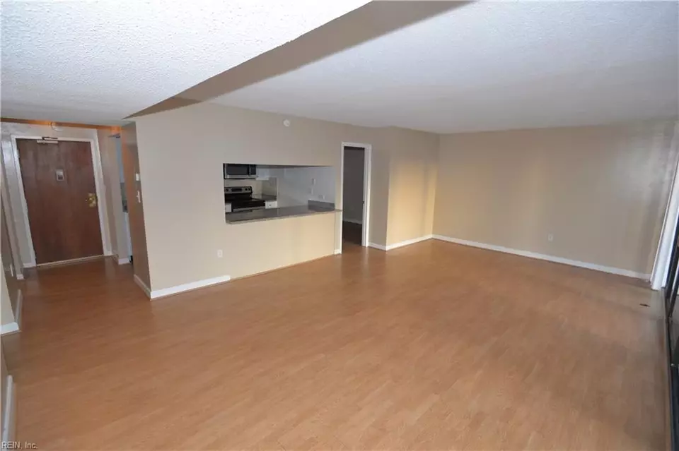 Living - 3288 Page Avenue Ave #101, Virginia Beach, VA 23451 photo 2 of 2