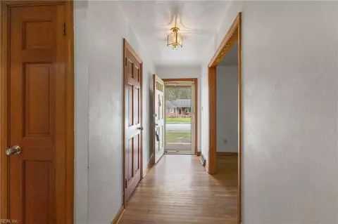 Entry Way - 111 Garrett Dr, Hampton, VA 23669 photo 4 of 4
