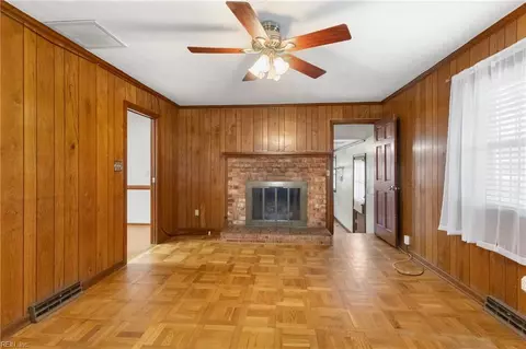 Living - 111 Garrett Dr, Hampton, VA 23669 photo 3 of 4