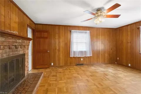 Living - 111 Garrett Dr, Hampton, VA 23669 photo 2 of 4