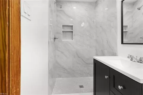 Bath - 111 Garrett Dr, Hampton, VA 23669 photo 5 of 5