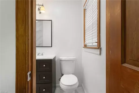 Bath - 111 Garrett Dr, Hampton, VA 23669 photo 4 of 5