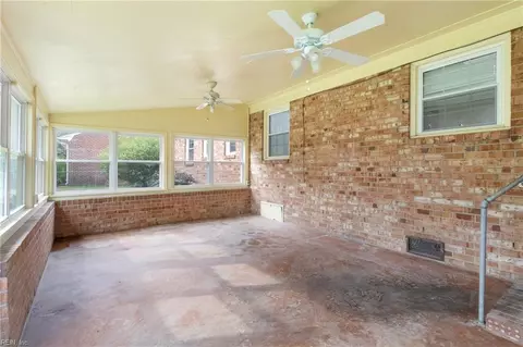 Exterior - 111 Garrett Dr, Hampton, VA 23669 photo 3 of 7