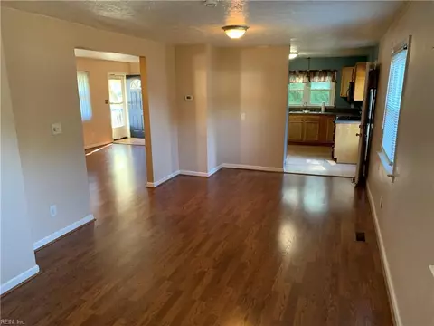 Living - 3100 W Weaver Rd, Hampton, VA 23666 photo 2 of 3