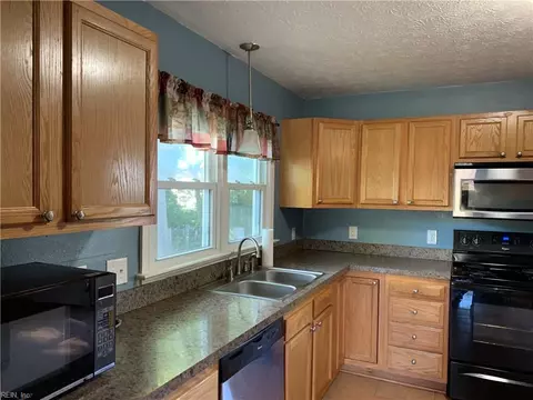 Kitchen - 3100 W Weaver Rd, Hampton, VA 23666 photo 3 of 5