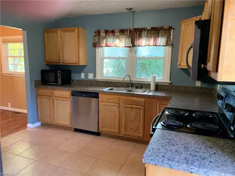 Kitchen - 3100 W Weaver Rd, Hampton, VA 23666 photo 4 of 5