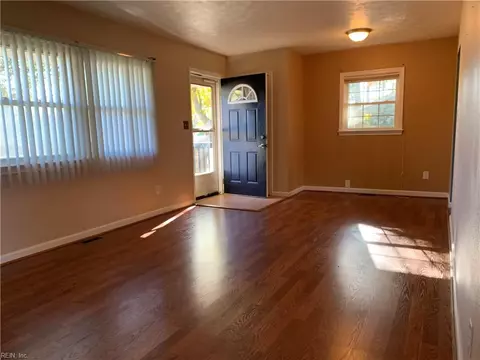 Living - 3100 W Weaver Rd, Hampton, VA 23666 photo 1 of 3
