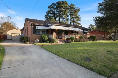 902 Robinson Rd, Portsmouth, VA 23701