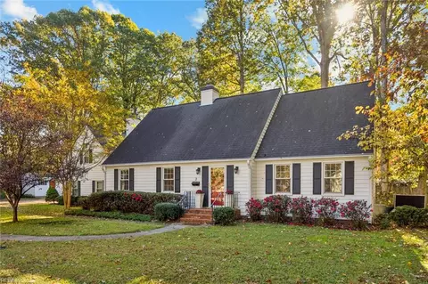 2 Bradford Cir, Newport News, VA 23606