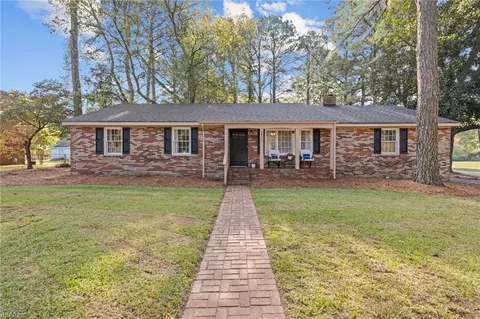 5833 Hawthorne Ln, Portsmouth, VA 23703