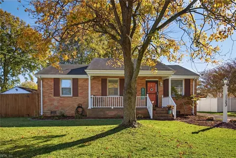 1123 Woodland Terrace Dr, Chesapeake, VA 23323