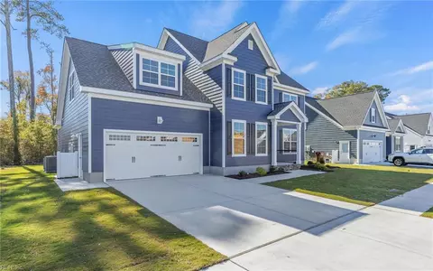 2219 Captiva Ln, Chesapeake, VA 23321 photo 2