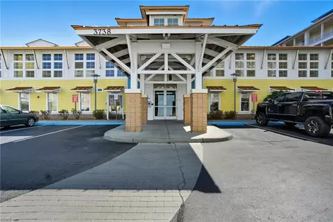 3738 Sandpiper Rd #114B, Virginia Beach, VA 23456