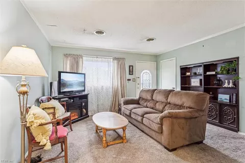 1821 Hurst Dr, Hampton, VA 23663 photo 5