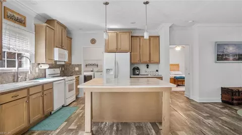 231 Mulberry Ln, Bracey, VA 23919