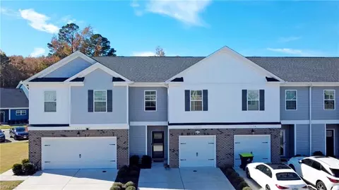 2420 Trafton Pl, Chesapeake, VA 23320