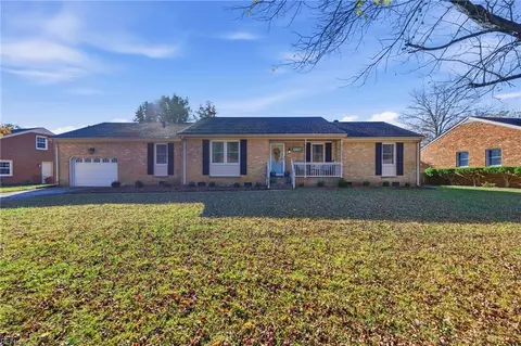 3236 Bruin Dr, Chesapeake, VA 23321