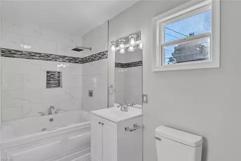 Bath - 214 Cellardoor Ct, Hampton, VA 23666 photo 2 of 3