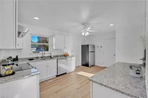 Kitchen - 214 Cellardoor Ct, Hampton, VA 23666 photo 2 of 2